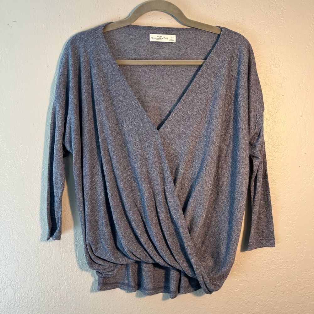 Abercrombie & Fitch Gray Wide V-Neck Sweater with Wrap Design SZ XS Long Sleeve